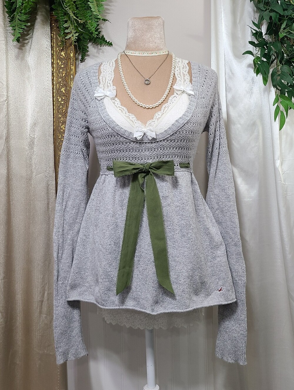 Vintage Hollister ♡ Y2K ♡ Rabbit Hair Knit Babydoll Sweater Grey W/ Green Bow